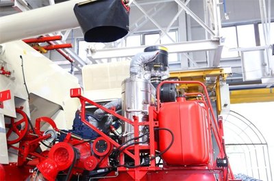 国四时代，潍柴雷沃智慧农业以科技实力为发动机装配保驾护航